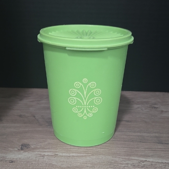 Vintage Green Tupperware Servalier Container with Lid 811 and 812 - Picture 1 of 10